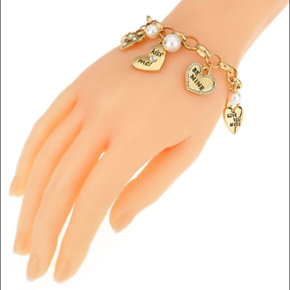 NWT Holiday Lane Gold-Tone Pavé Valentine Heart & Imitation Pearl Charm Bracelet - Picture 2 of 6